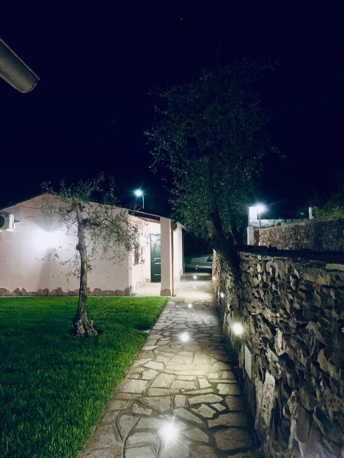 Casa Vacanze Gli Ulivi Borgomaro Екстериор снимка