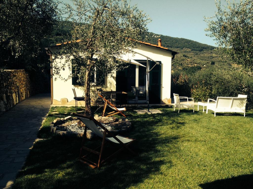 Casa Vacanze Gli Ulivi Borgomaro Стая снимка
