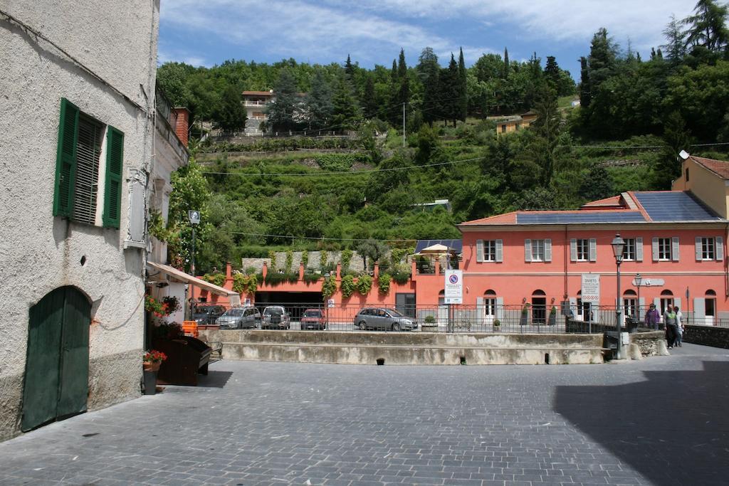 Casa Vacanze Gli Ulivi Borgomaro Стая снимка